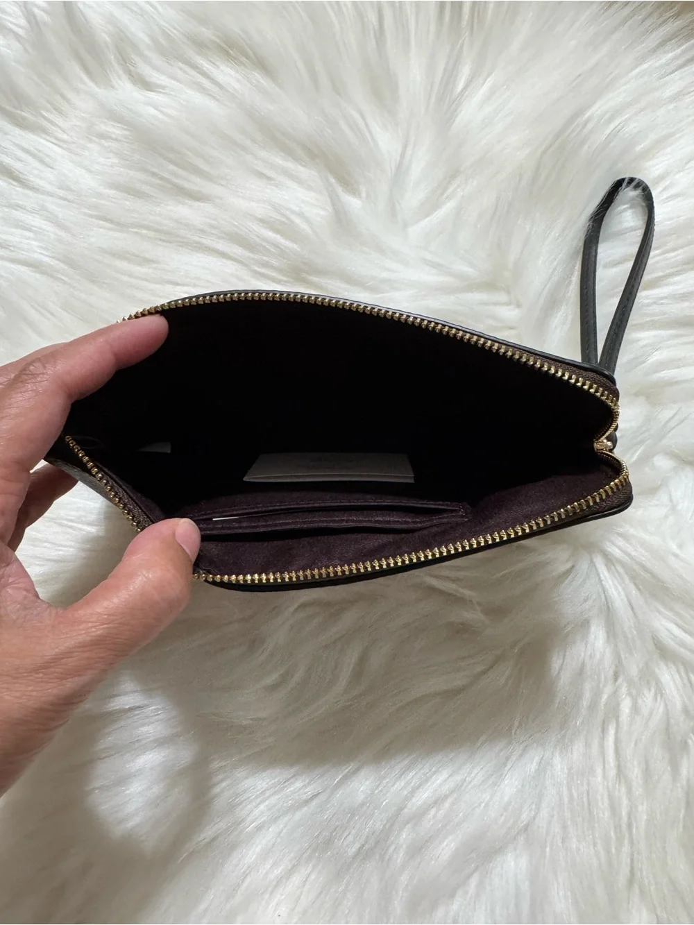 Coach || Large Corner Zip Wristlet